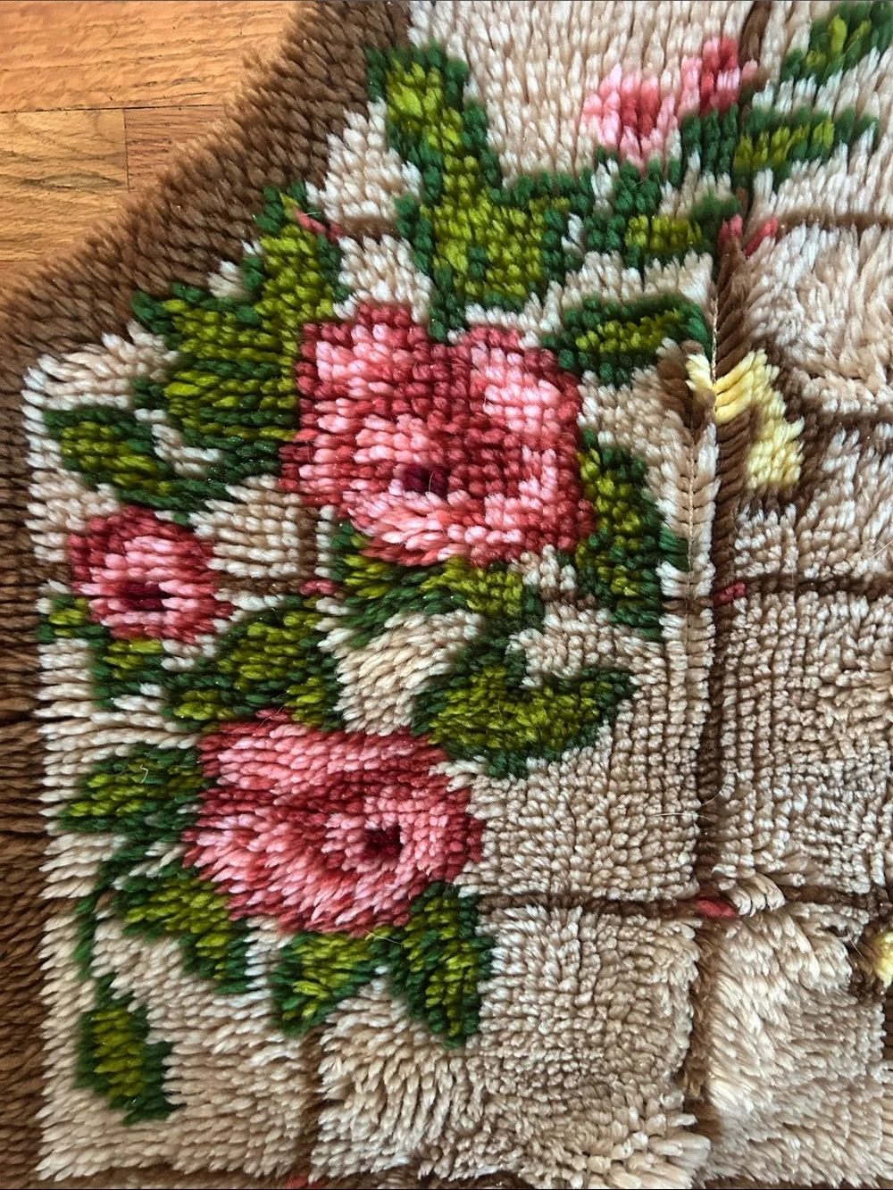 vintage latchook floral accent rug in Pink and Brown
